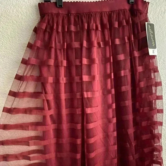 🆕Metrowear Burgundy Mesh See Through Lined Midi Skirt PXL🆕 - Picture 4 of 11